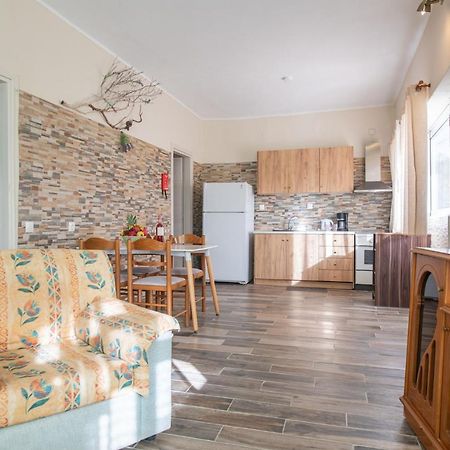 Stelios Stone House Sinarades Villa Kouramádes Eksteriør billede