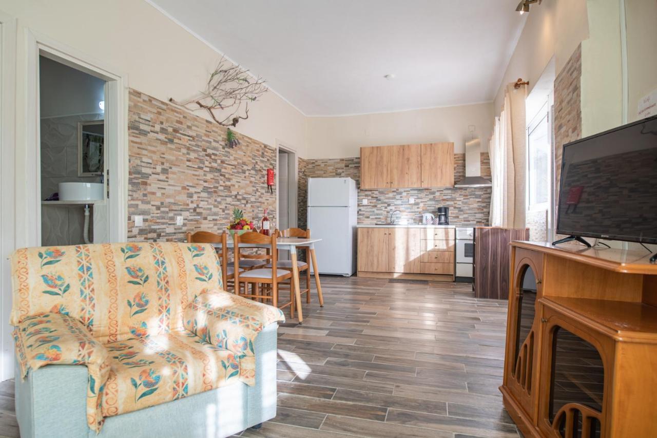 Stelios Stone House Sinarades Villa Kouramádes Eksteriør billede