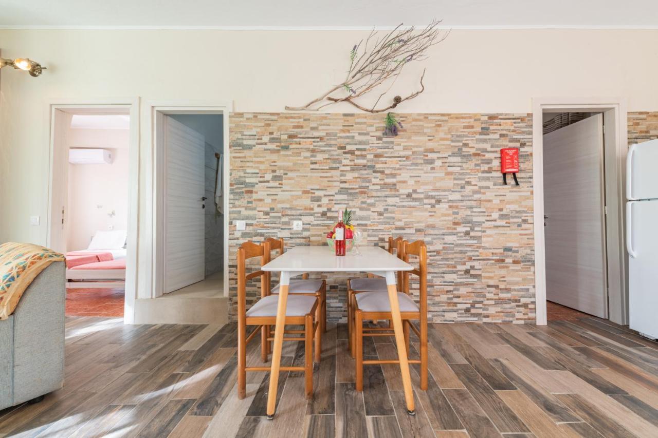 Stelios Stone House Sinarades Villa Kouramádes Eksteriør billede