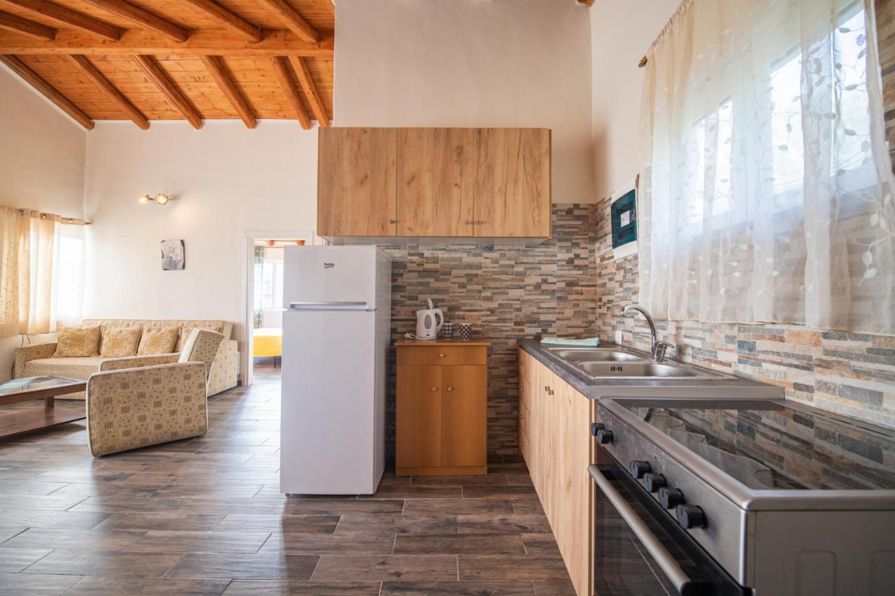 Stelios Stone House Sinarades Villa Kouramádes Eksteriør billede