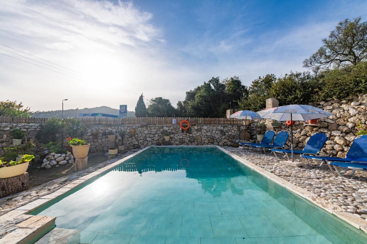 Stelios Stone House Sinarades Villa Kouramádes Eksteriør billede